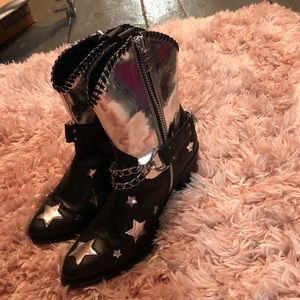 Super cute cowboy boots!